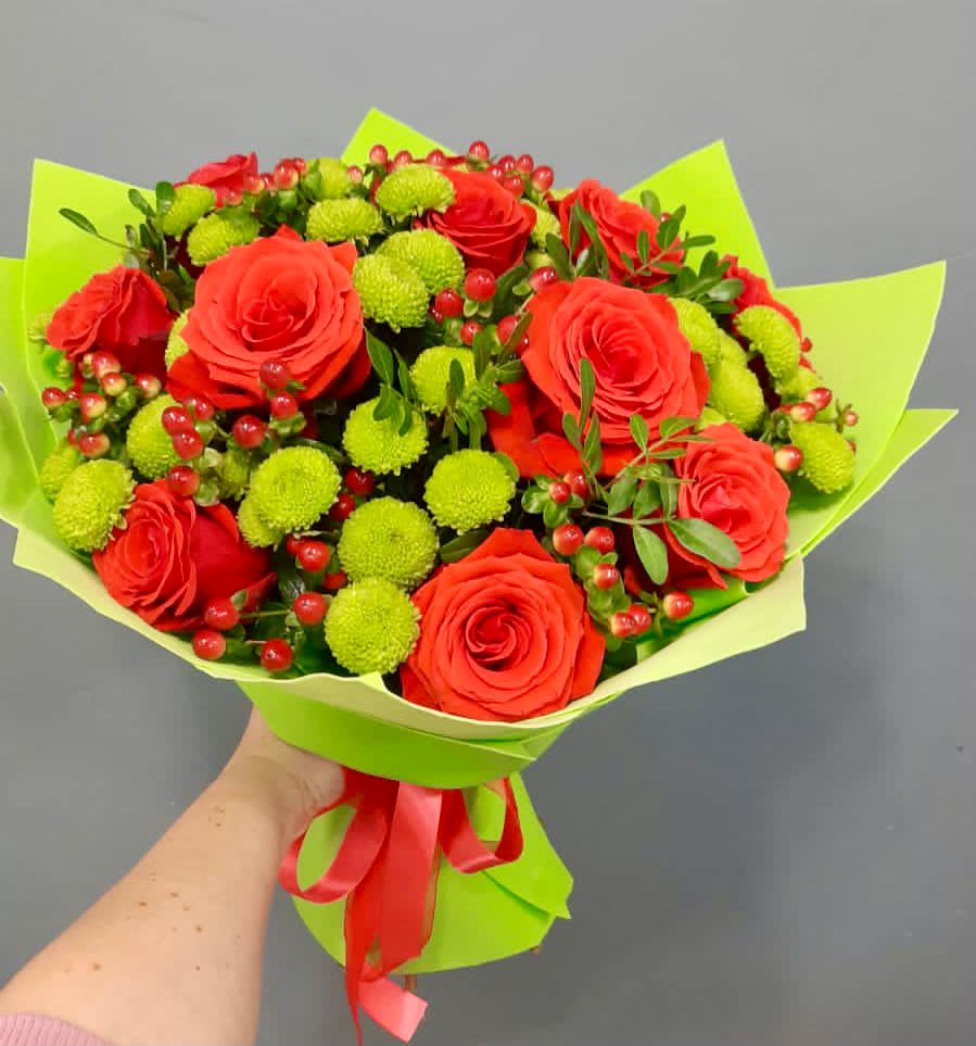 Букет цветов из: Хризантемы и Розы в Белосельском