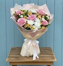 Букет цветов из:  Гвоздики, Орхидеи и Розы в Белосельском