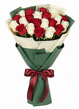 Букет Микс из красных и белых роз в Белосельском