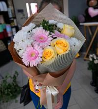 Букет цветов из:  Герберы, Розы и Хризантемы в Белосельском
