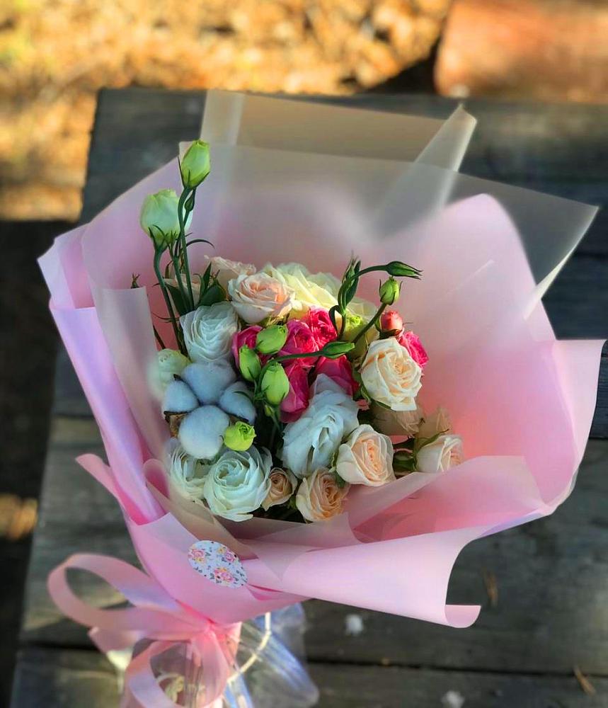 Букет цветов из: Розы и Лизиантусы в Белосельском