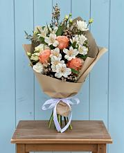 Букет цветов из:  Альстромерии, Лизиантусы, Розы и Хризантемы #REPLACE_PRED# Белосельском