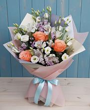 Букет цветов из:  Лизиантусы, Розы, Альстромерии и Гипсофила в Белосельском
