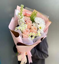 Букет цветов из:  Хризантемы и Розы в Белосельском