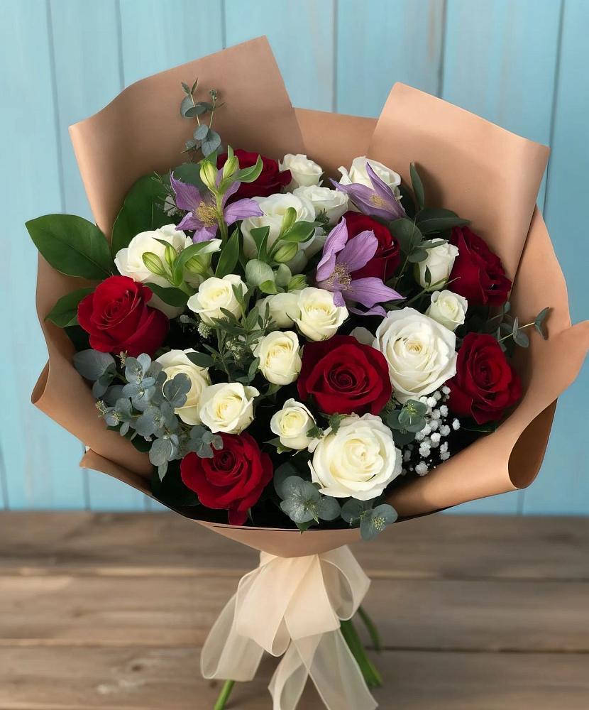 Букет цветов из: Розы и Альстромерии в Белосельском