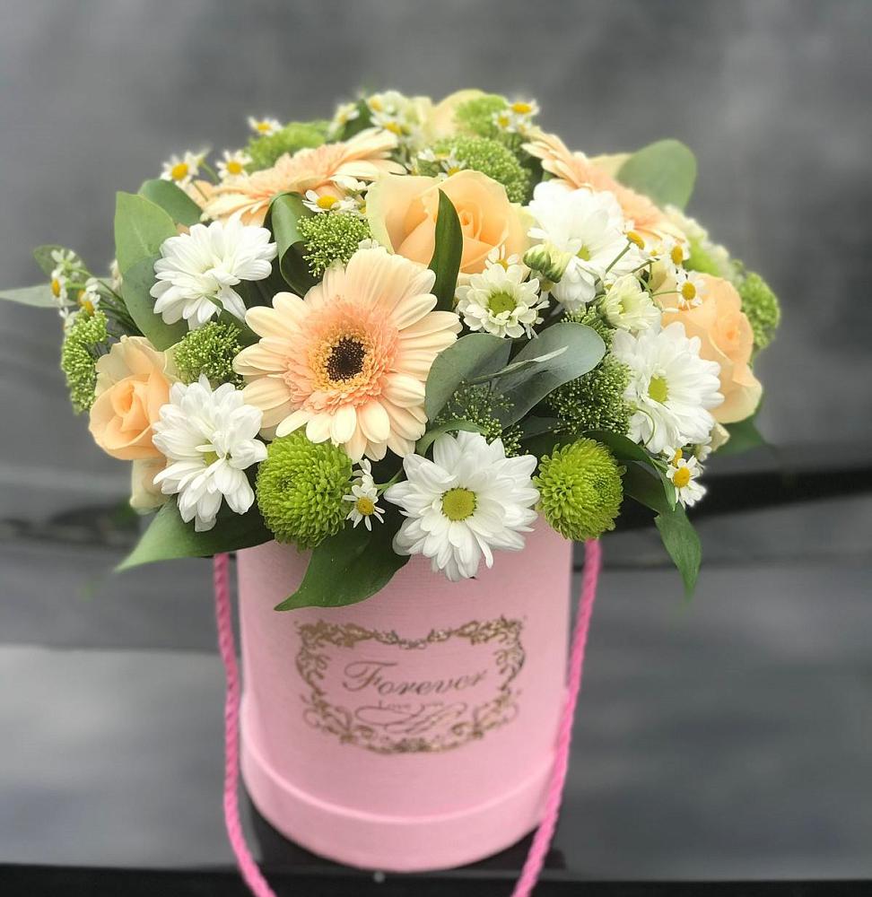 Цветочная композиция из Розы, Герберы и Хризантемы в шляпной коробке в Белосельском