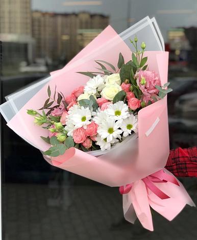 Букет цветов из: Розы, Лизиантусы и Хризантемы в Белосельском